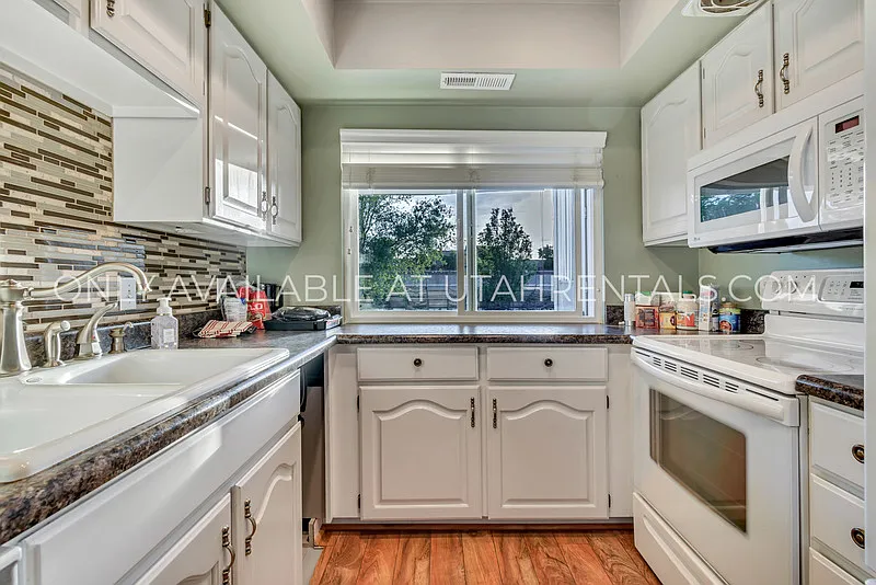 2 bed, 2.0 bath, 1083 sqft, $1,895 — Photo 4