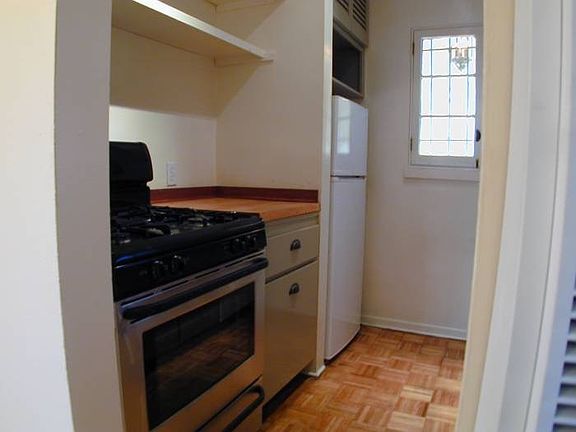 4th image of 834 N Stanley Ave