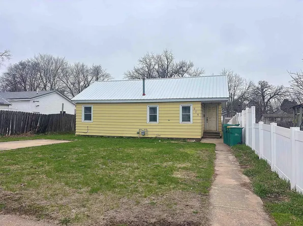604 4th St SE, Independence, IA 50644