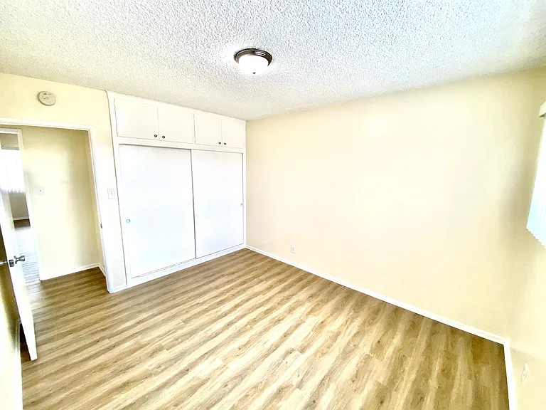 12644 York Ave #E — Photo 9