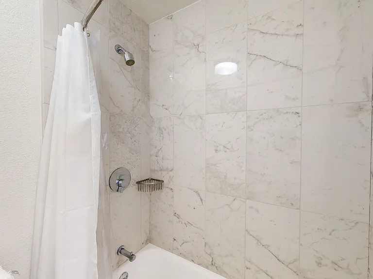 Clay Park Tower Apartments — Photo 21