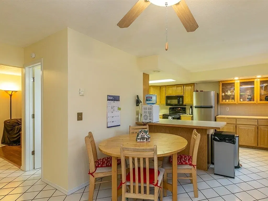 3 bed, 1914 sqft, $1,750 — Photo 2