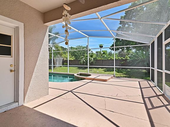 5th image of 3323 Foxcroft Cir