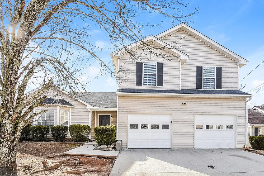 3 bed, 2.5 bath, 2036 sqft, $3,000 — Photo 1