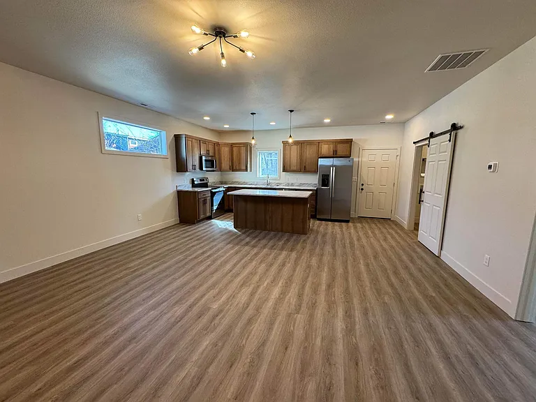 115 Alderson Ave — Photo 6