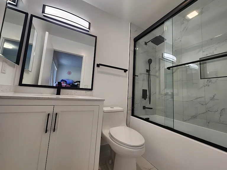 1118 N Kenmore Ave #2 — Photo 8