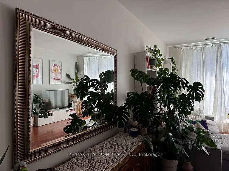 980 Yonge St #714 — Photo 8