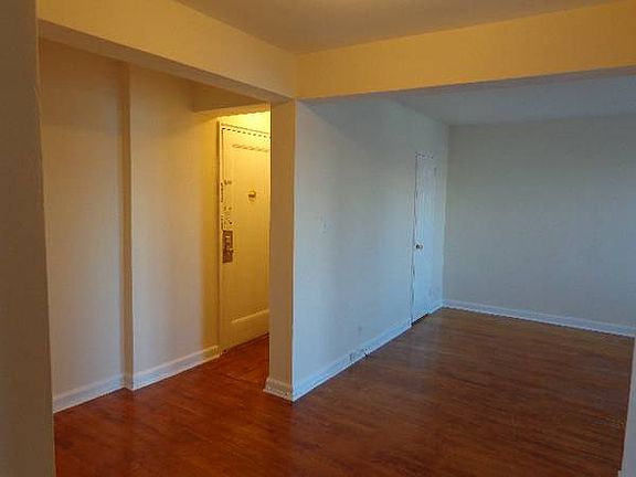 4th image of 8811 34th Ave #4L