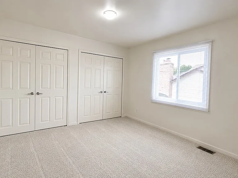517 Essex Dr — Photo 25