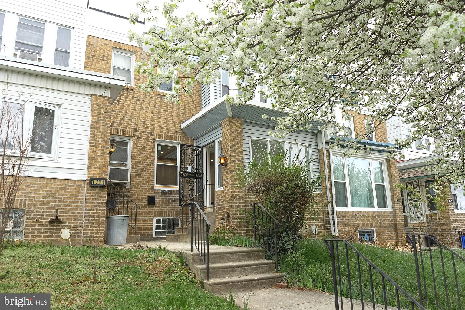 1709 N Robinson St photo 1
