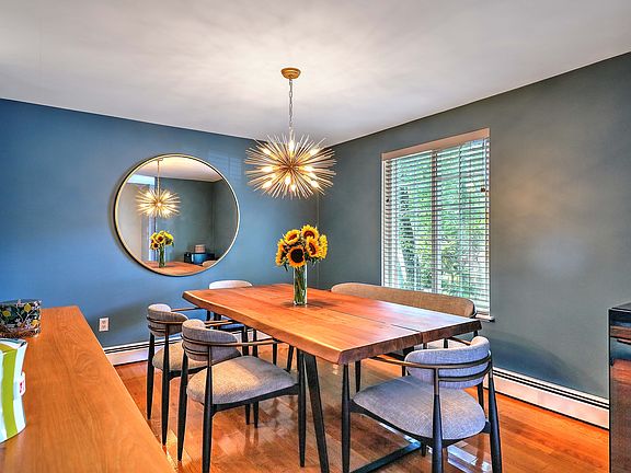 4th image of 28 Marigold Cir