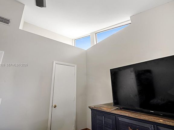 5th image of 4397 Woodstock Dr APT C