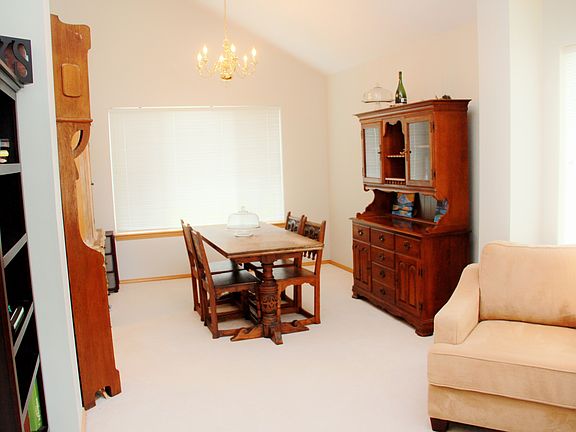 4th image of 1127 SE 11th Pl