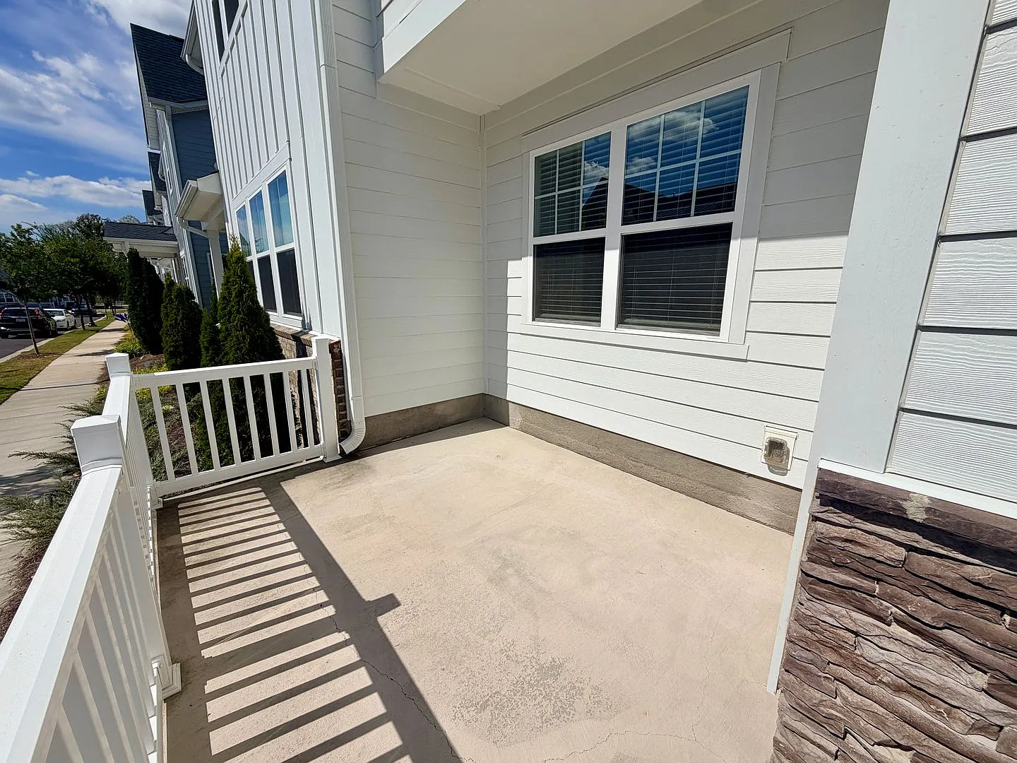 Beautiful 3BR Townhouse in Terraces at Farmington; Available Furnished or Unfurnished! — Photo 4