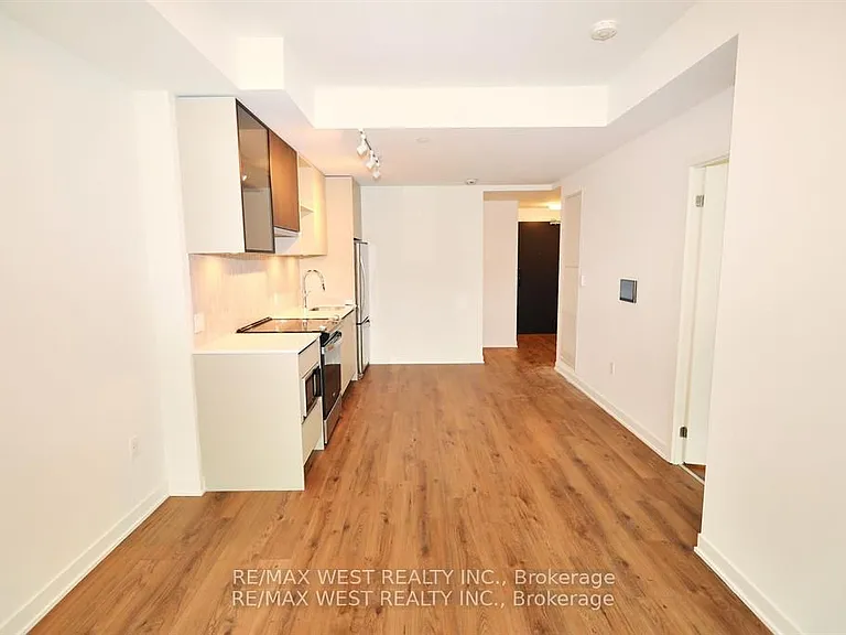 395 Dundas St W #822 — Photo 24