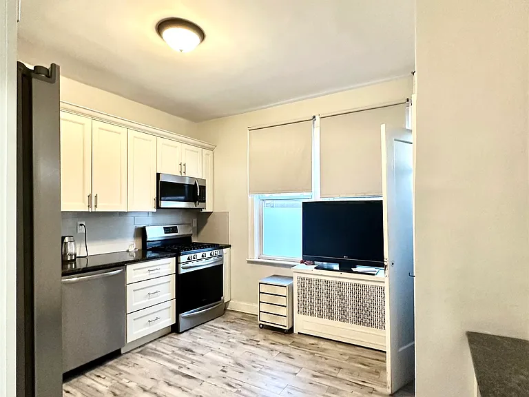 286 Fulton Ave — Photo 8