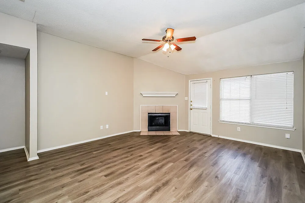 4 bed, 2.0 bath, 1929 sqft, $2,180 — Photo 4