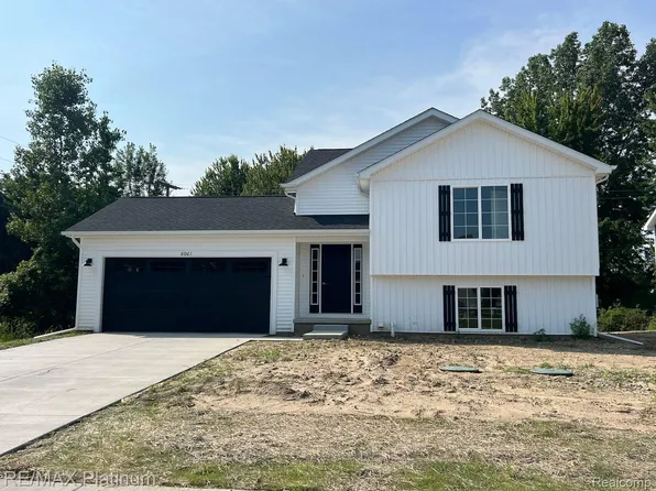 6061 Summerbrooke Cir, Fowlerville, MI 48836