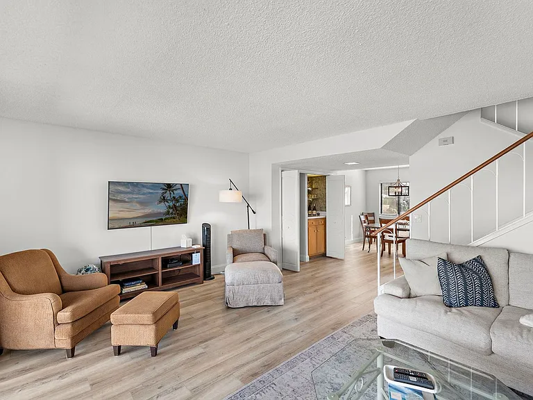 81 Blue Lagoon — Photo 23