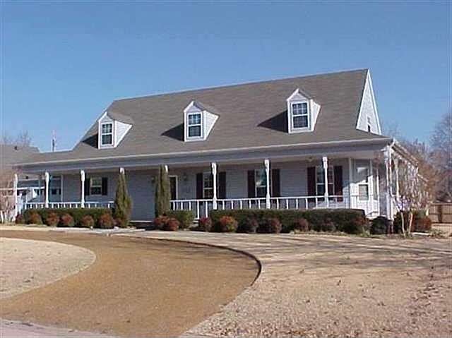 1st image of 302 Live Oak Dr