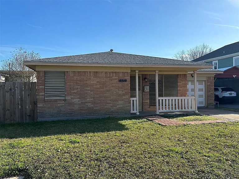 4511 Avenue R 1/2 — Photo 3