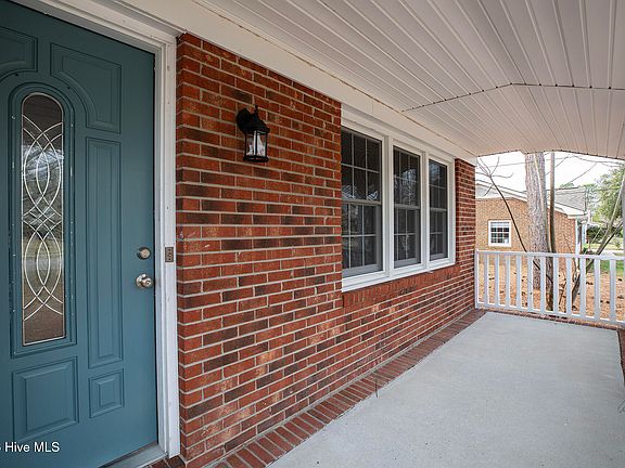 5th image of 925 Lorraine Drive