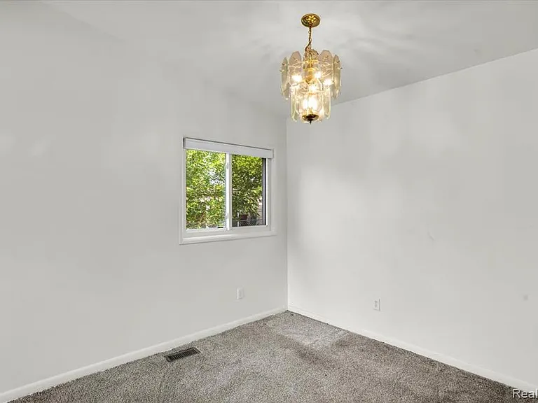 23031 Eastwood St — Photo 12