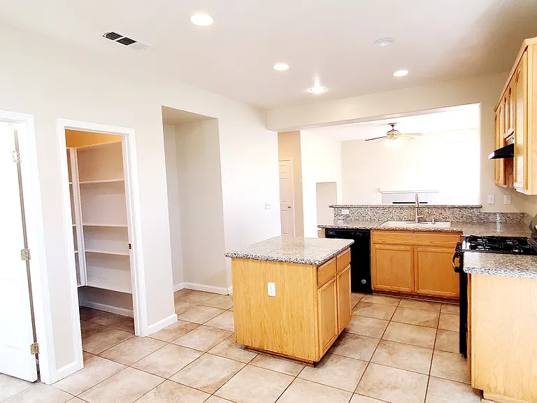 1618 Fontanella Way — Photo 10