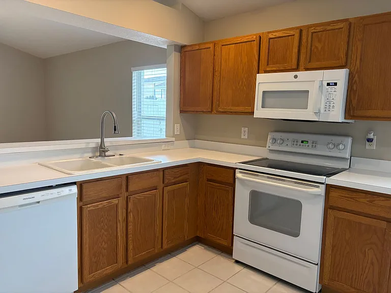 10815 Lakeside Vista Dr — Photo 21