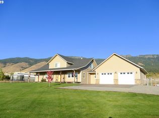 61043 Longview Ln, Cove, OR 97824
