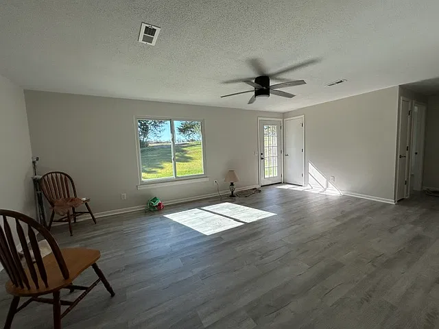 3 bed, 1290 sqft, $1,500 — Photo 4