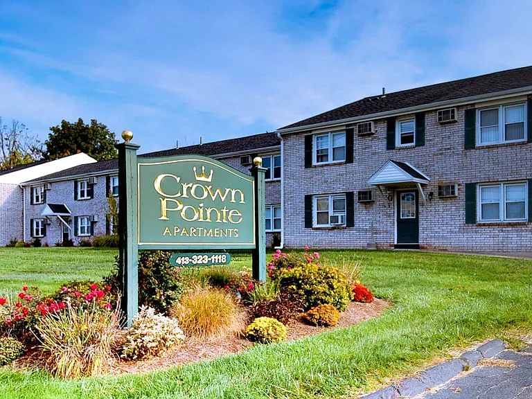 Picture-perfect curb appeal!
