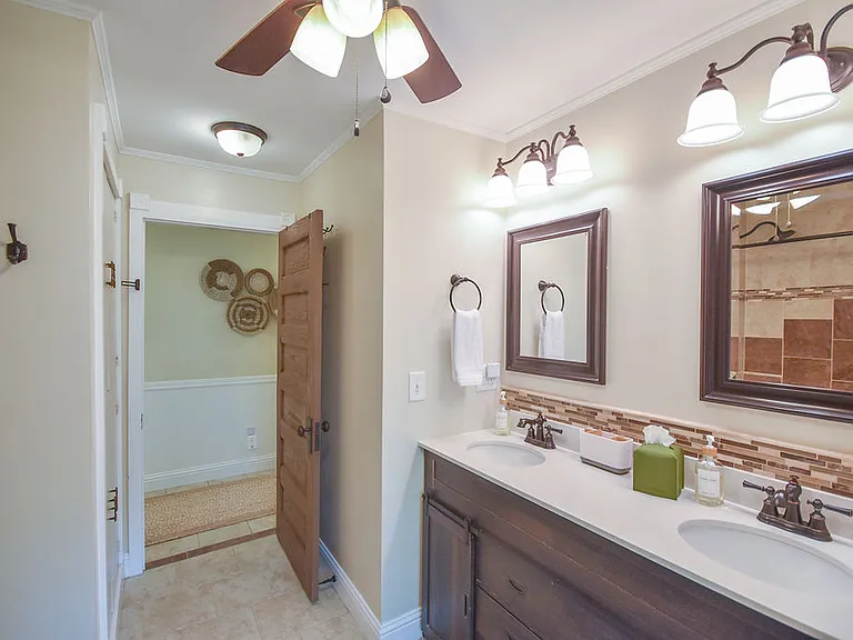 1490 N Ridge St — Photo 28