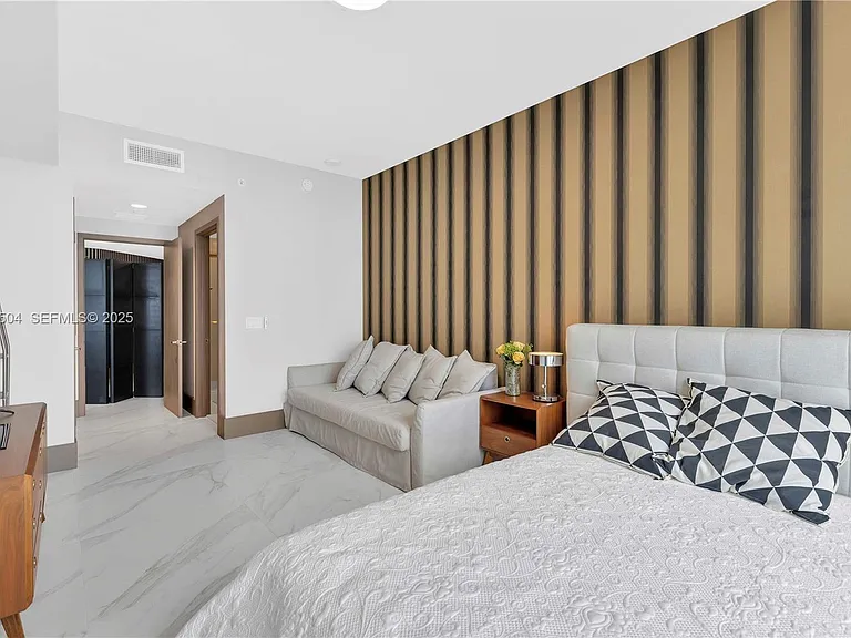 17111 Biscayne Blvd #1709 — Photo 40