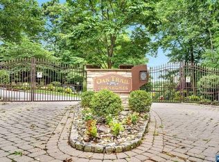 18 Hidden Ledge Rd, Englewood, NJ 07631