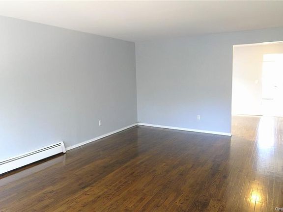 4th image of 156 Truman Ave Floor 1