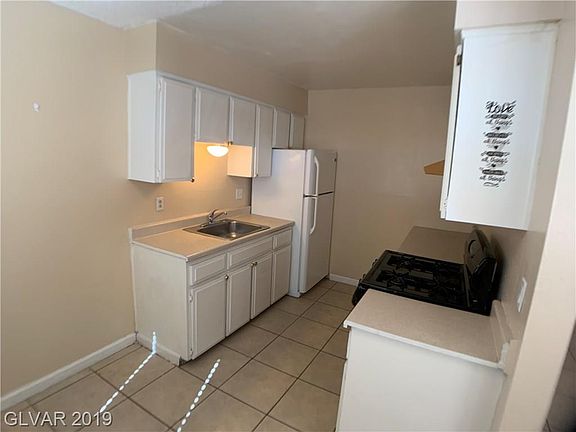4th image of 5228 Pebble Beach Blvd APT B