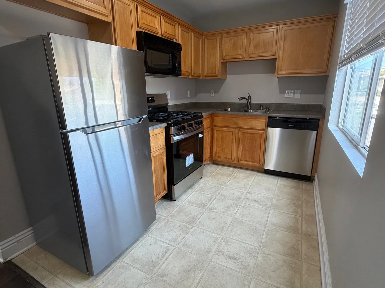 1 bed, 560 sqft, $1,750 — Photo 3