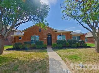 522 Golden Bell Dr, Glenn Heights, TX 75154