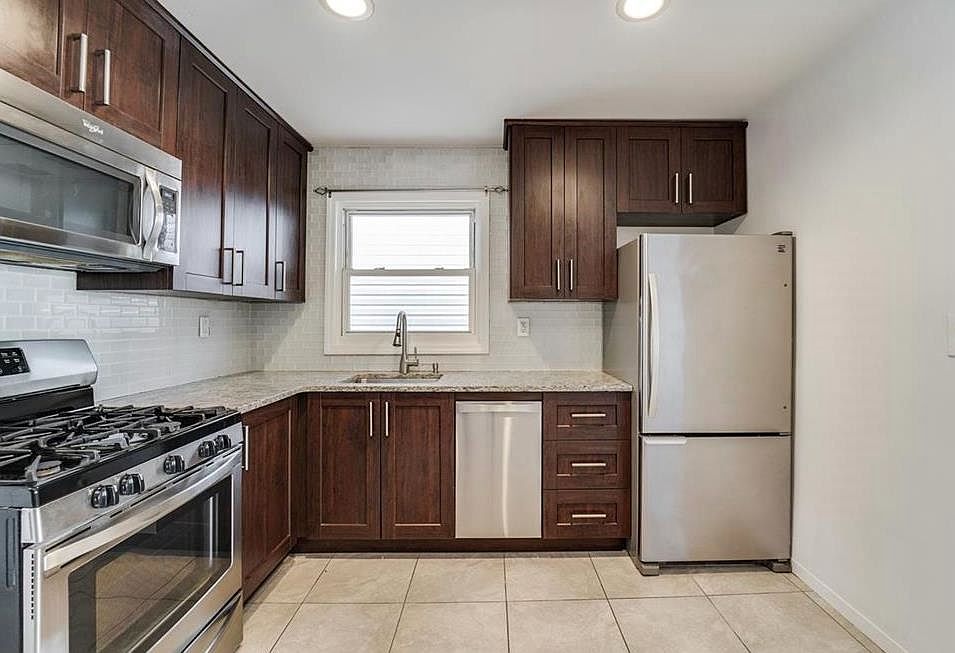 1st image of 194 Hancock Ave #3