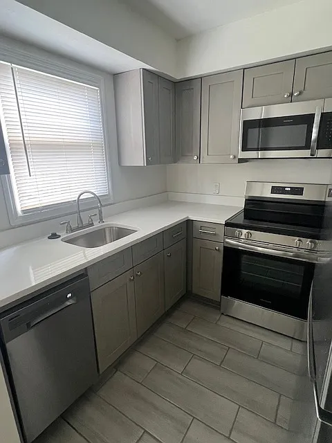3 bed, 1500 sqft, $2,700 — Photo 2