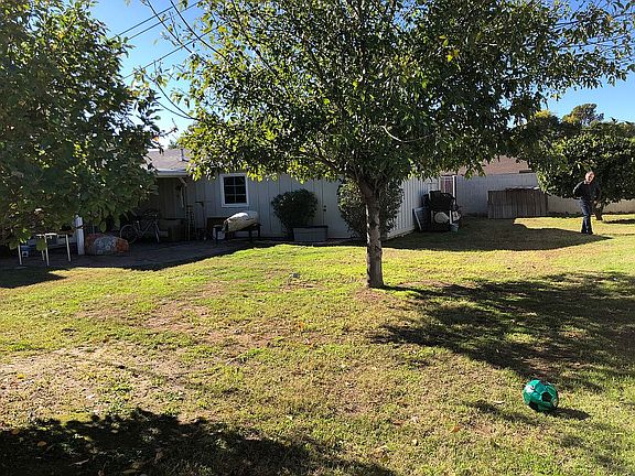 3rd image of 4816 E Clarendon Ave