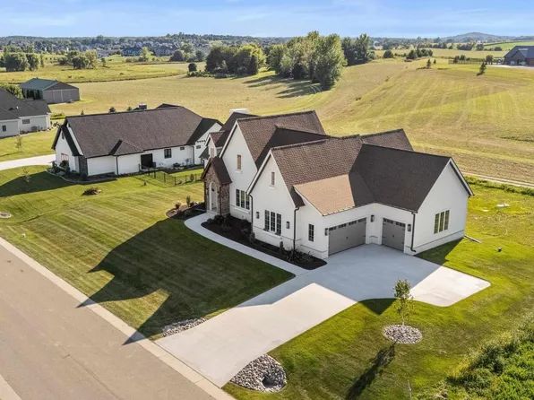 6835 Angelica Trail, Sun Prairie, WI 53590