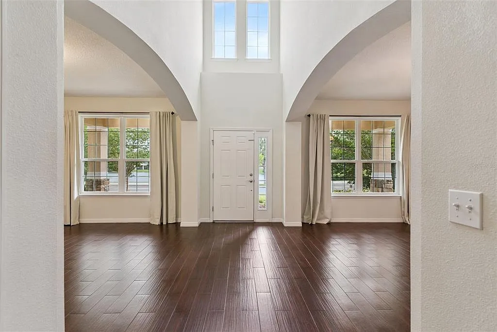 6 bed, 5.0 bath, 4172 sqft, $4,200 — Photo 3