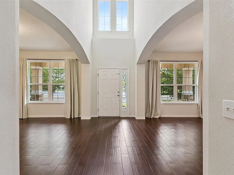 660 Fanning Dr — Photo 4