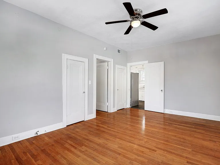 527 Fulton Ave — Photo 16