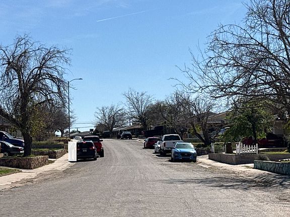 5th image of 326 W Essex Rd