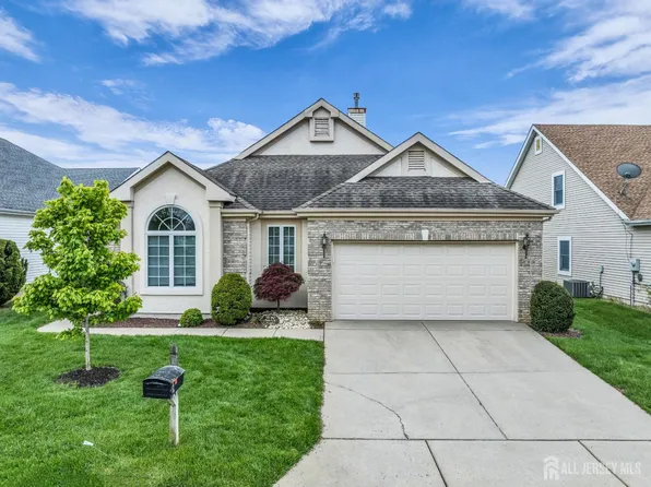 6 York Ct, Monroe Township, NJ 08831