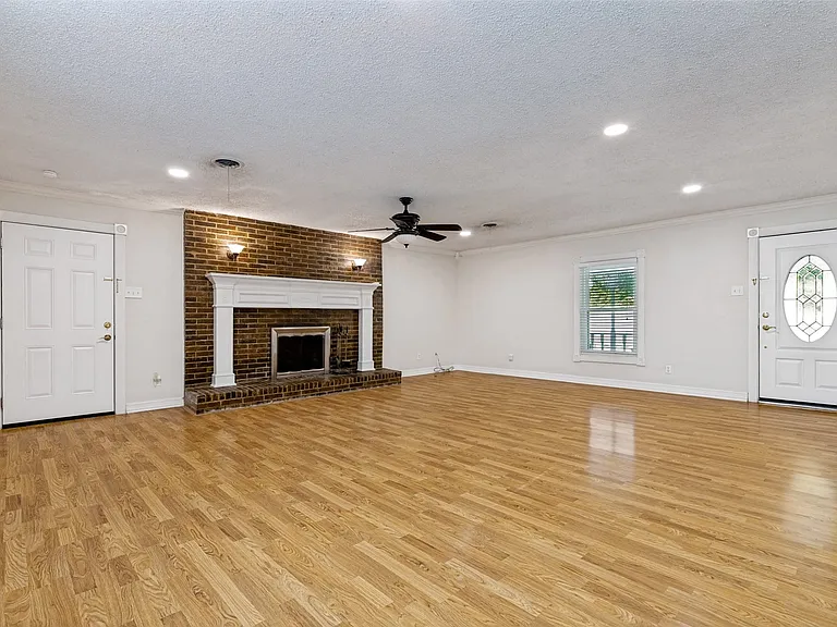 1020 Winningkoff Rd — Photo 5