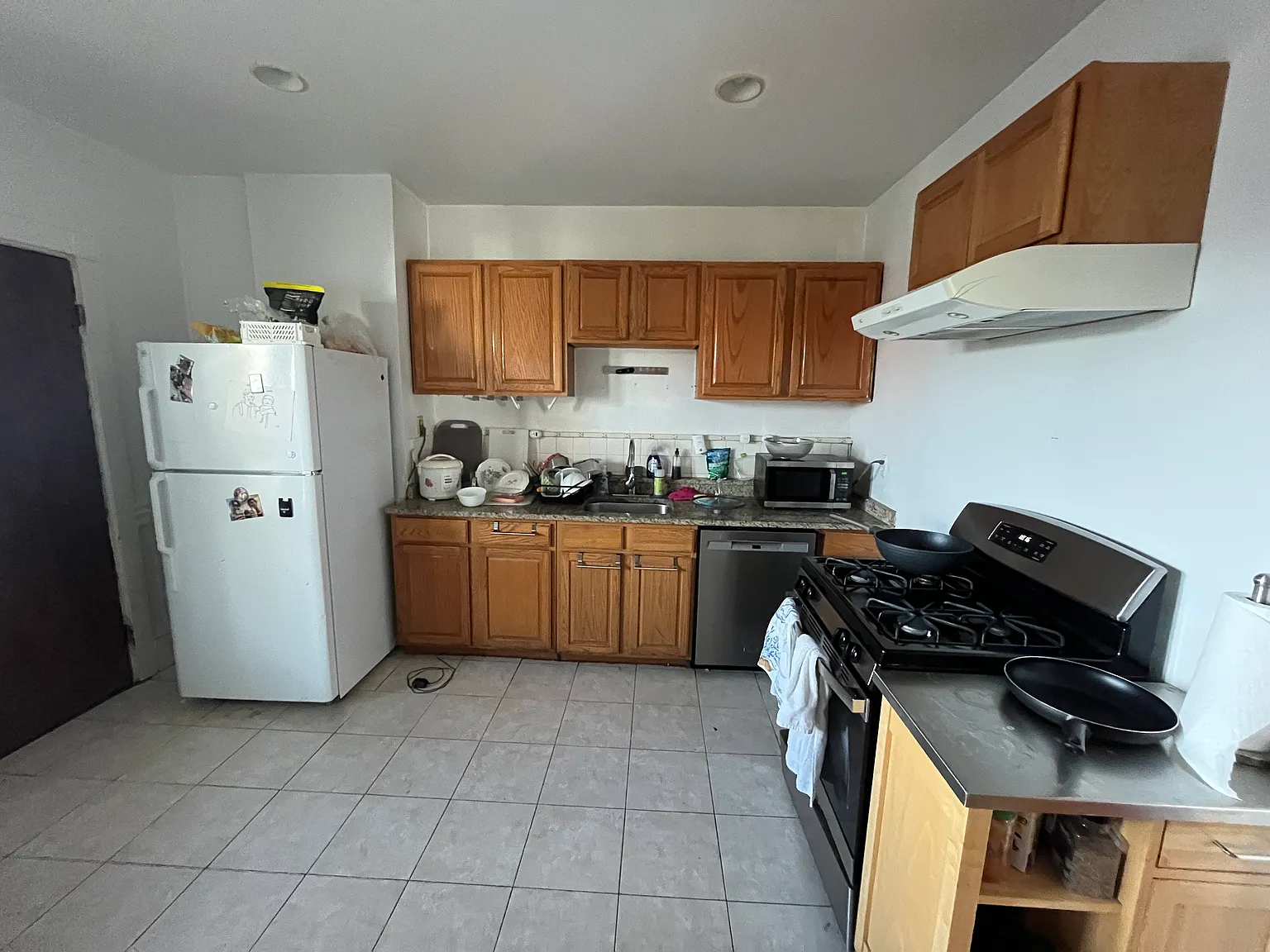 4 bed, 9999 sqft, $6,000 — Photo 3